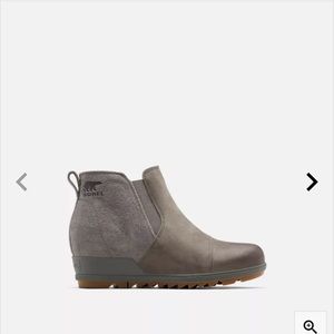 Sore suede boots size 9